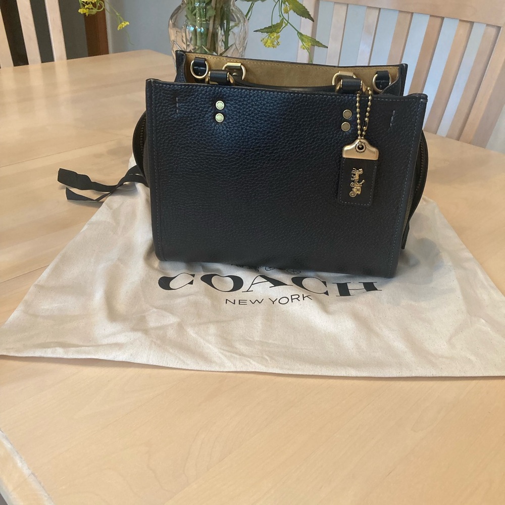 SOLD 🌺 Coach Rogue 25 in Black